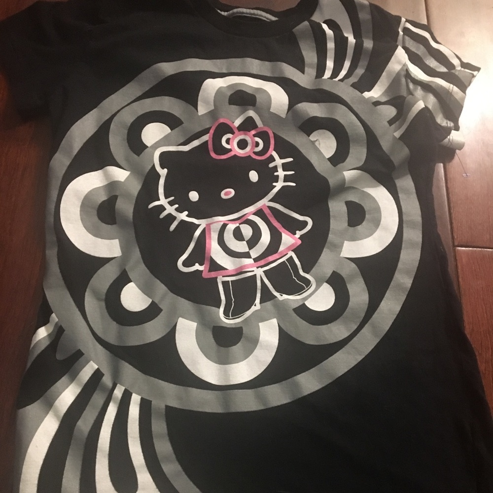 Hello Kitty x MAC t-shirt
